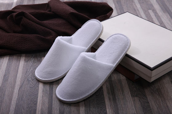 Unisex Disposable Spa Slippers Bulk Hotel Guest Slippers With Embroidered Design