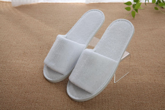 Unisex Disposable Spa Slippers Bulk Hotel Guest Slippers With Embroidered Design