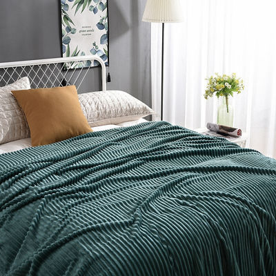 Flannel Soft Hotel Blanket Anti Static Machine Weaved For Four Seasons