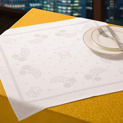 100% Polyester Cloth Dinner Napkin Wrinkle Free For Wedding Party Banquet 50*50cm