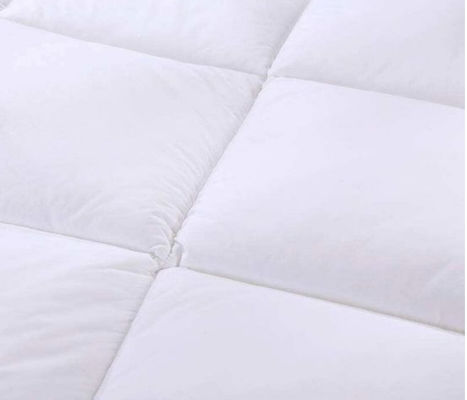 White Goose Down Luxury Hotel Quilts High Durability For Home