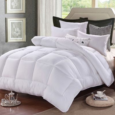 Durable Hotel Quilts And Comforters Skin Friendly With Polyester Fabric
