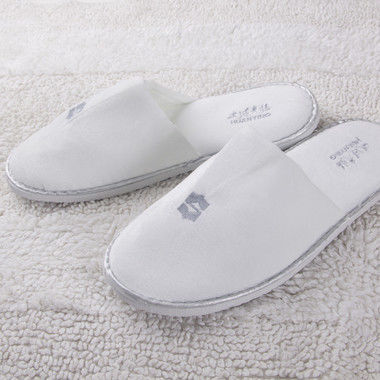 Waffle Weave Embroidered Closed Toe Hotel Slippers Disposable Towelling Slippers